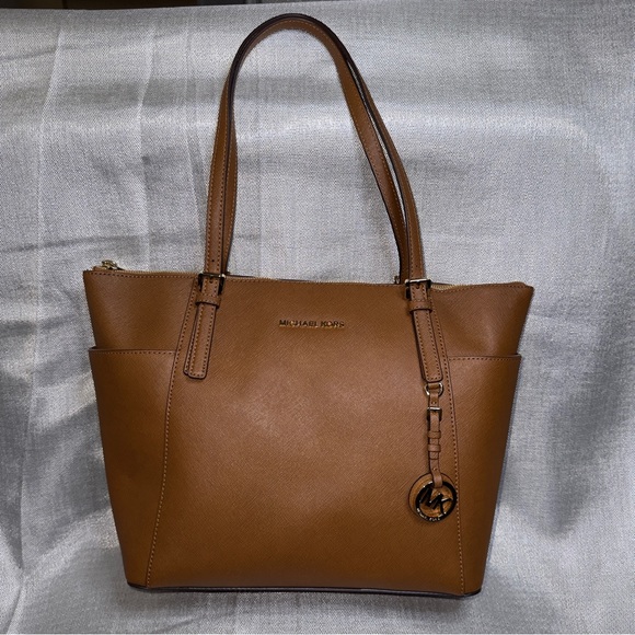 Michael Kors Jet Set Large E/W Top Zip Tote Luggage Handbag. - Picture 2 of 2